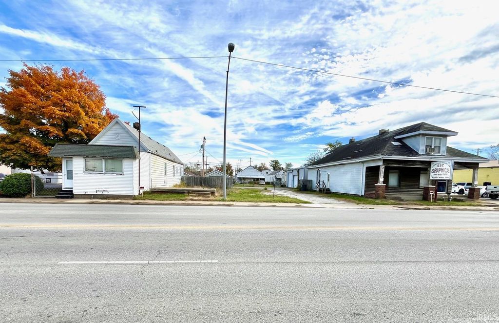 Photo of 1319/1321, 1327 N First Avenue, Evansville, IN 47710 (MLS # 202602610)