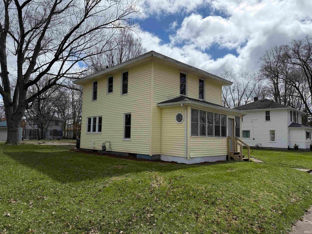 Photo of 1134 N Johnson Street, South Bend, IN 46628 (MLS # 202608730)