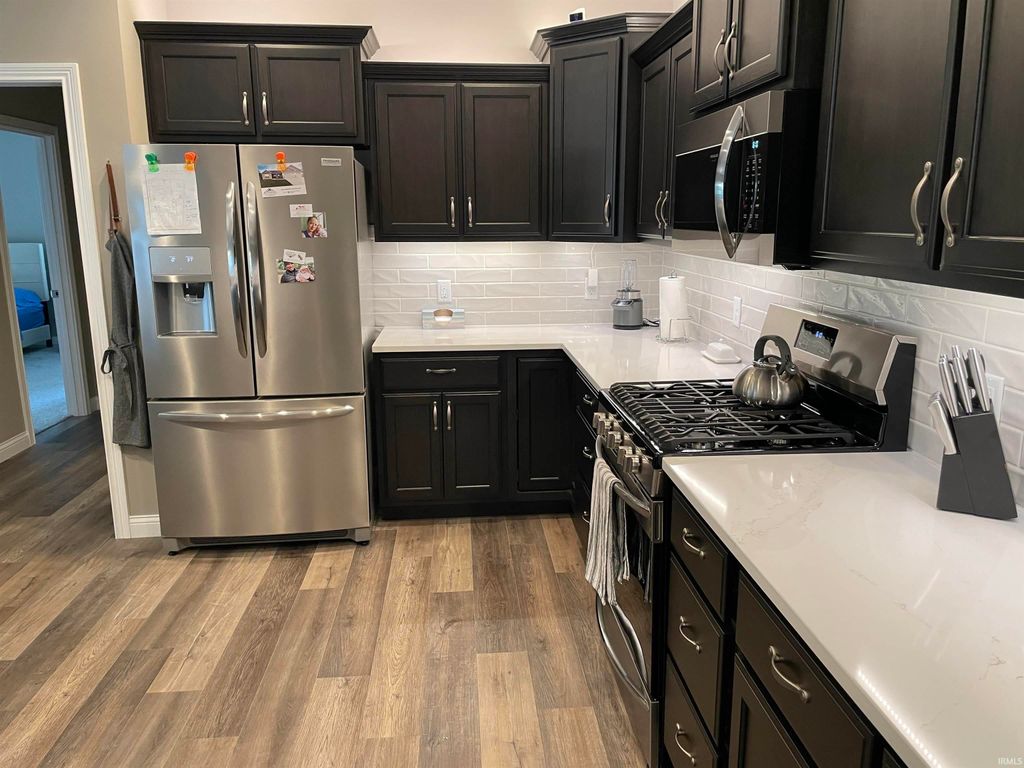 Photo of 1321 S Honeybee Court, Warsaw, IN 46580 (MLS # 202616728)