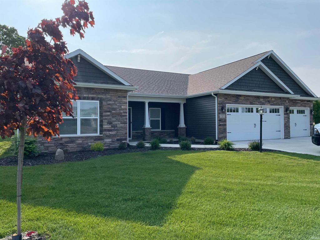 Photo of 1321 S Honeybee Court, Warsaw, IN 46580 (MLS # 202616728)