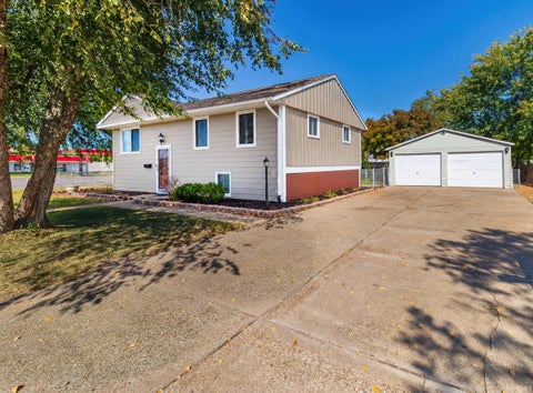 Tiny photo for 713 W Buena Vista Road, Evansville, IN 47710 (MLS # 202642744)