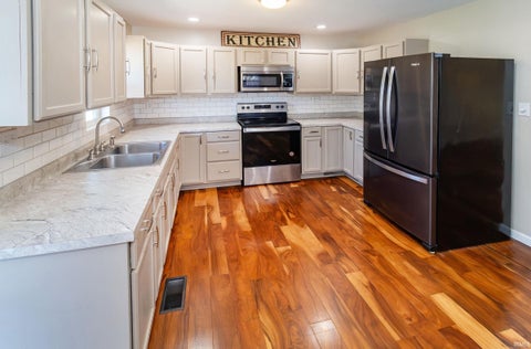 Tiny photo for 713 W Buena Vista Road, Evansville, IN 47710 (MLS # 202642744)