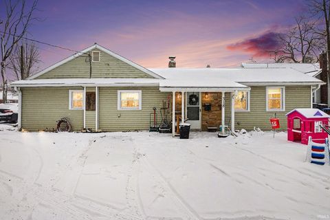 Photo of 318 Goshen Avenue, Elkhart, IN 46516 (MLS # 202602178)