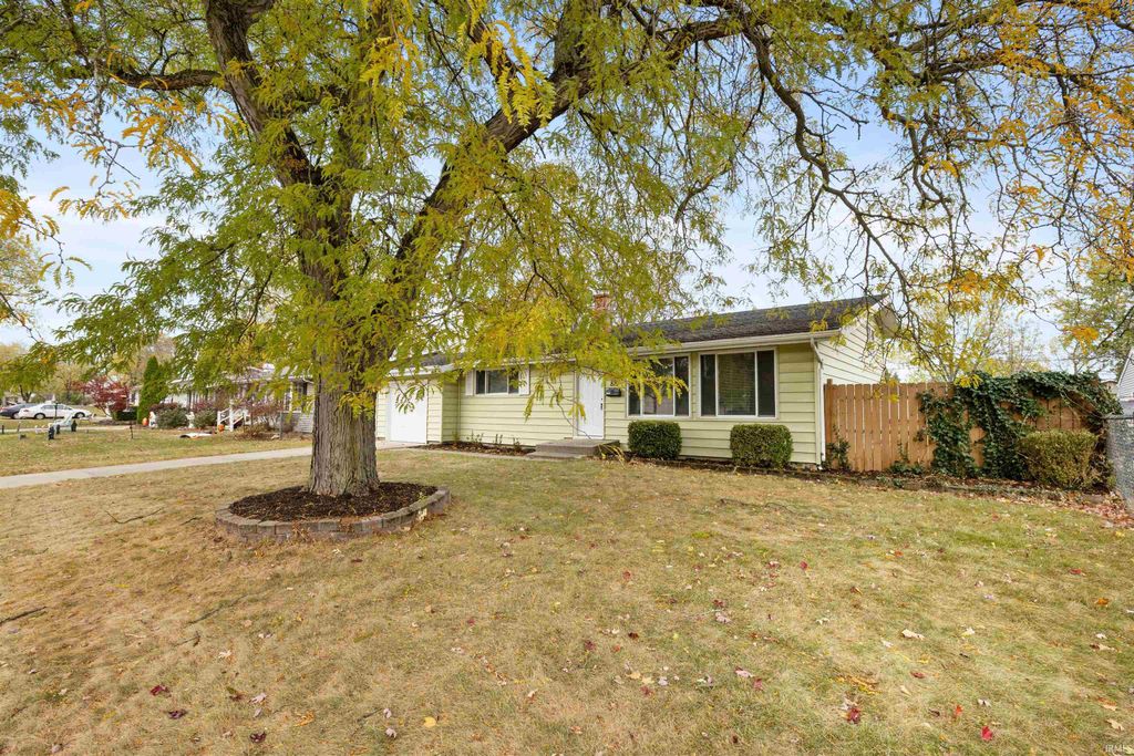Photo of 819 Elnora Drive, Fort Wayne, IN 46825 (MLS # 202544397)