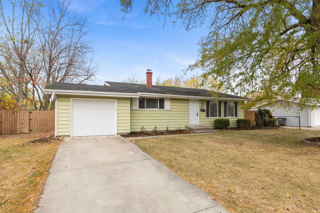 Photo of 819 Elnora Drive, Fort Wayne, IN 46825 (MLS # 202544397)