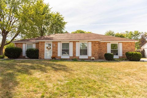 Photo of 1914 Versailles Drive, Kokomo, IN 46902 (MLS # 202540183)