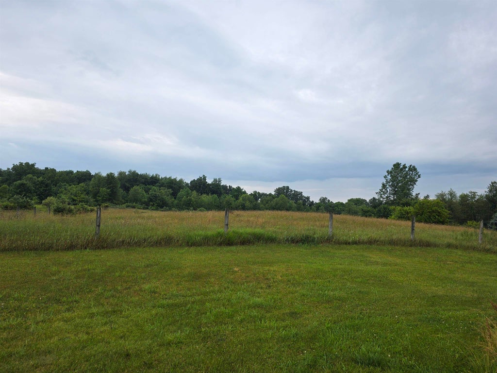 Photo of 5812 E 100 N, Angola, IN 46703 (MLS # 202625049)