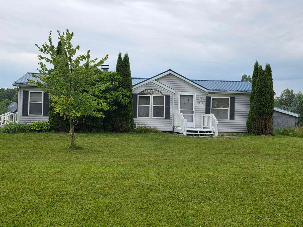 Photo of 5812 E 100 N, Angola, IN 46703 (MLS # 202625049)