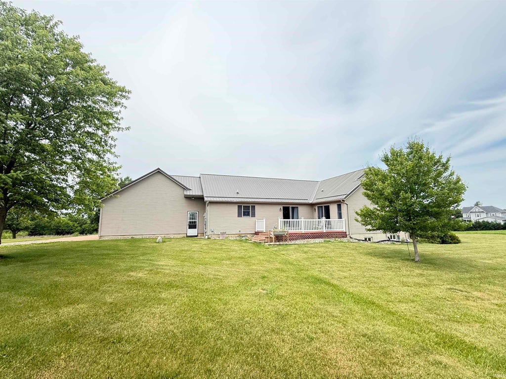 Photo of 7760 N 450 E, Kendallville, IN 46755 (MLS # 202622366)