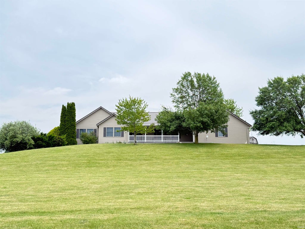 Photo of 7760 N 450 E, Kendallville, IN 46755 (MLS # 202622366)