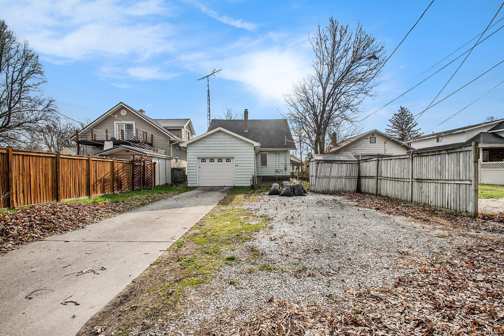 South Bend, Indiana 46615, United States, 2 Bedrooms Bedrooms, ,1 BathroomBathrooms,Residential,Pending,106896