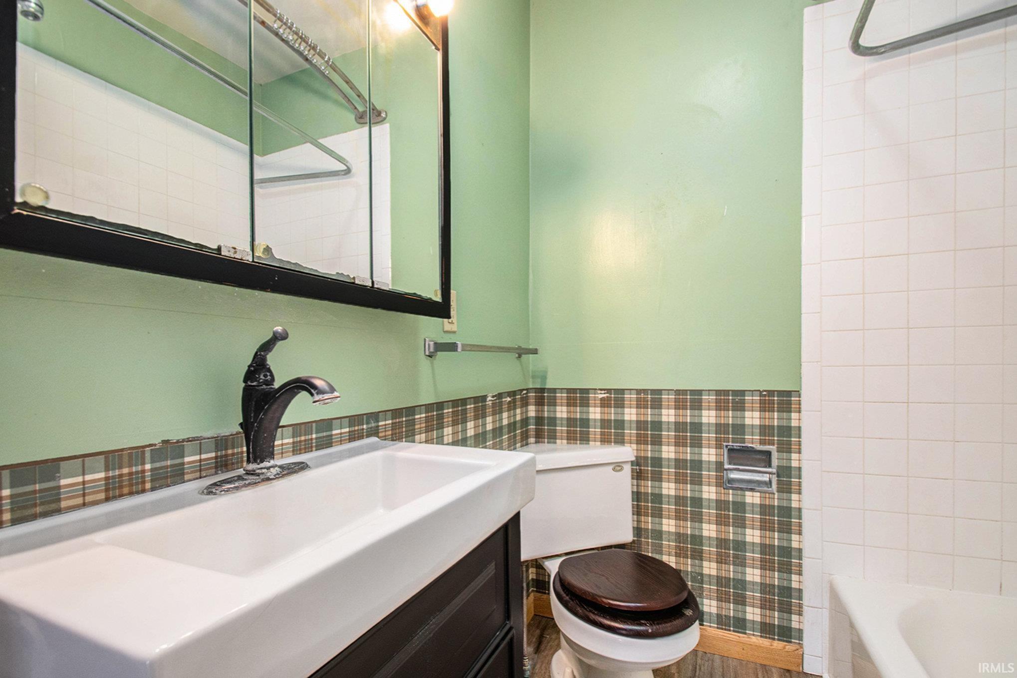 South Bend, Indiana 46615, United States, 2 Bedrooms Bedrooms, ,1 BathroomBathrooms,Residential,Pending,106896