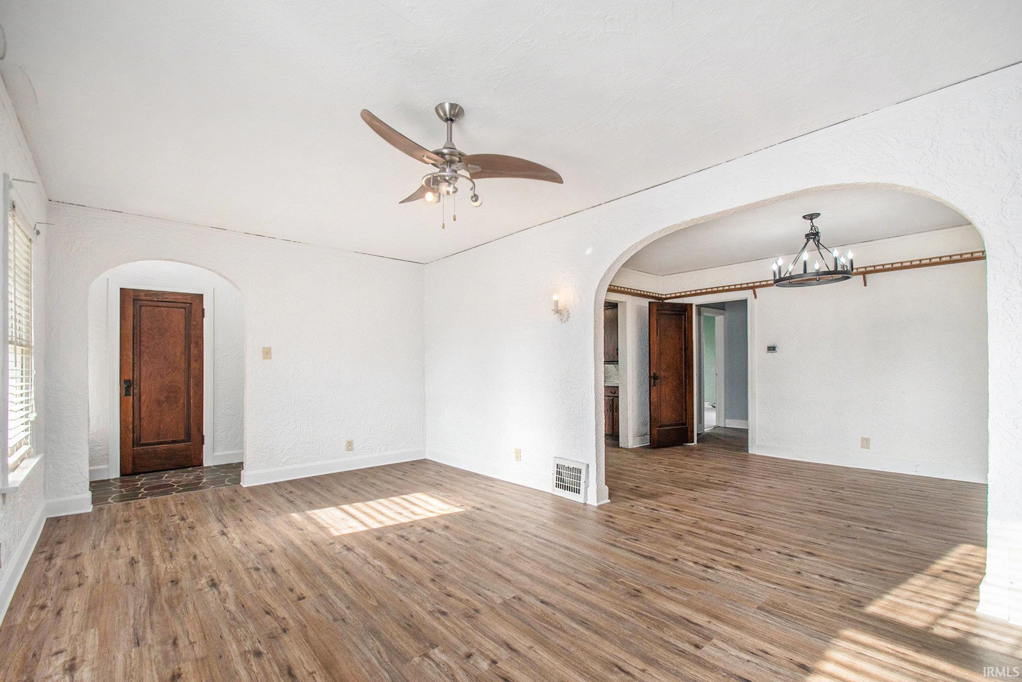 South Bend, Indiana 46615, United States, 2 Bedrooms Bedrooms, ,1 BathroomBathrooms,Residential,Pending,106896