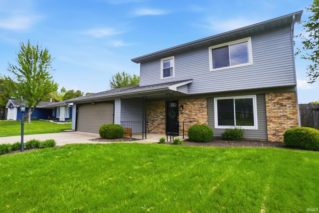 Photo of 3921 Summersworth Run, Fort Wayne, IN 46804 (MLS # 202615351)