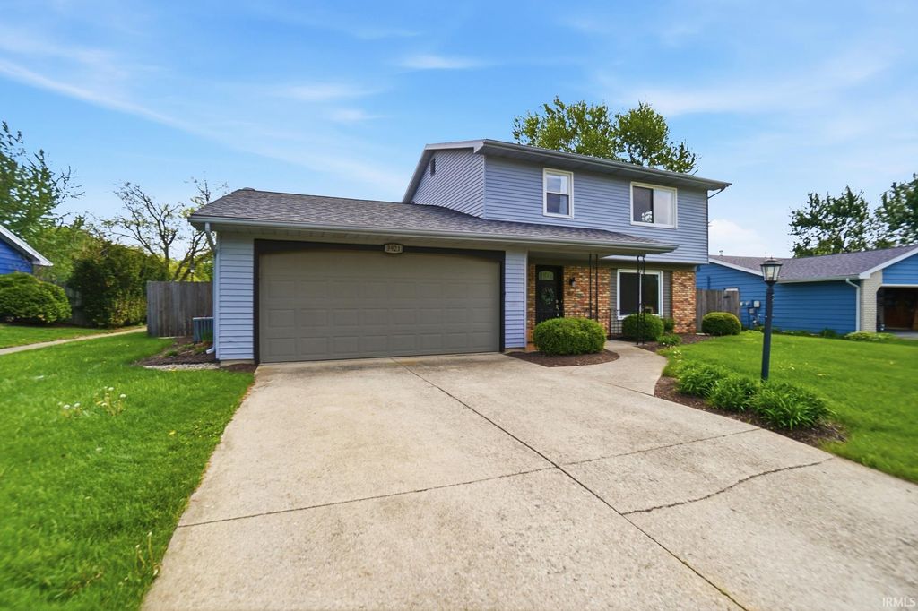 Photo of 3921 Summersworth Run, Fort Wayne, IN 46804 (MLS # 202615351)