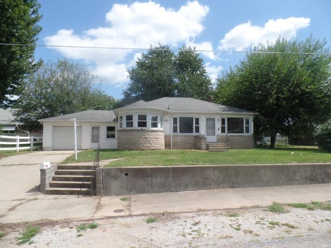 Photo of 121 S Lewis Street, Bloomfield, IN 47424 (MLS # 202634111)