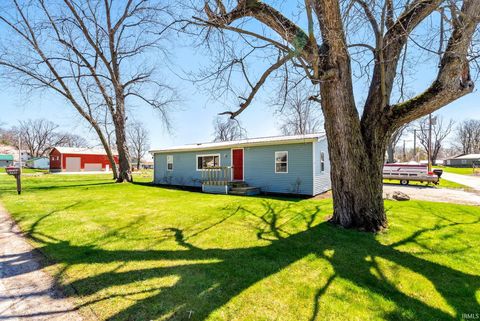 Photo of 4 EMS D2 Lane, Syracuse, IN 46567 (MLS # 202612241)