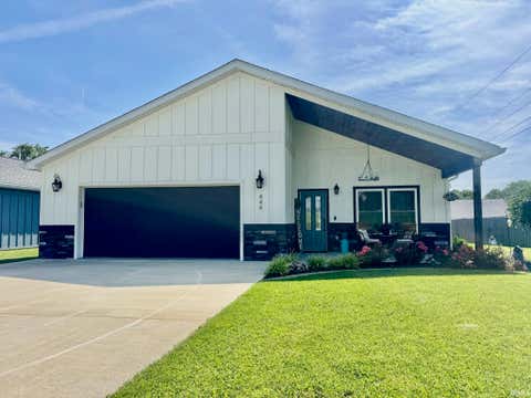Tiny photo for 444 13th Street, Mitchell, IN 47446 (MLS # 202620725)