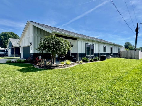Tiny photo for 444 13th Street, Mitchell, IN 47446 (MLS # 202620725)