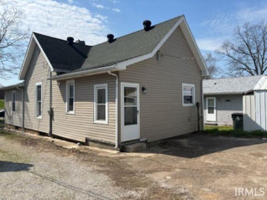 Photo of 621 Walnut Street, Rockport, IN 47635 (MLS # 202610172)