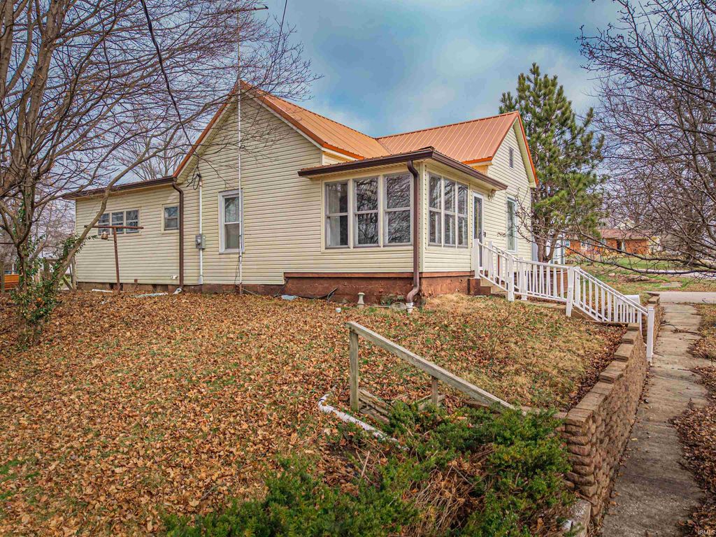 Photo of 1210 E Walnut Street, Petersburg, IN 47567 (MLS # 202600829)