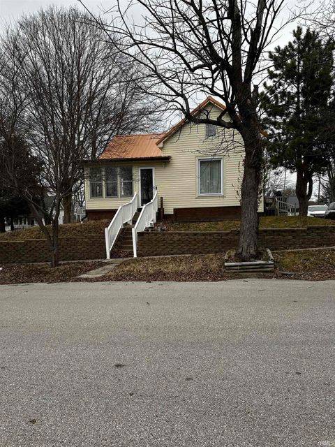 Photo of 1210 E Walnut Street, Petersburg, IN 47567 (MLS # 202600829)