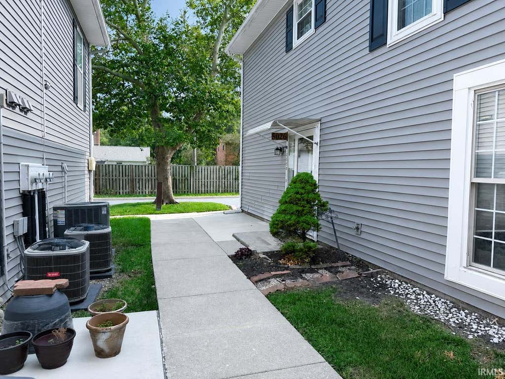Photo of 5026 Woodmark Drive, Fort Wayne, IN 46815 (MLS # 202632629)