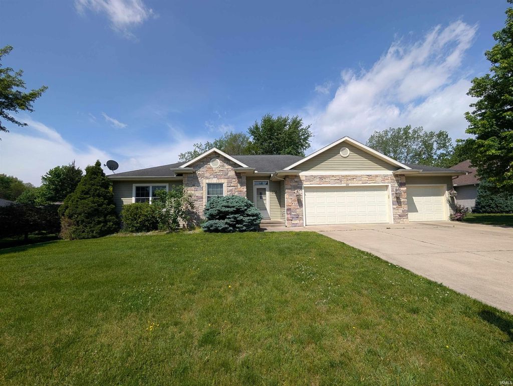 Photo of 333 Fairview Drive, Goshen, IN 46528 (MLS # 202619771)