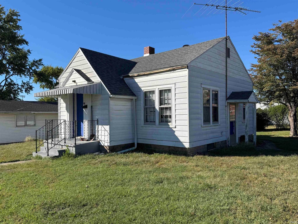 Photo of 911 W williams Street, Oakland City, IN 47670 (MLS # 202641649)