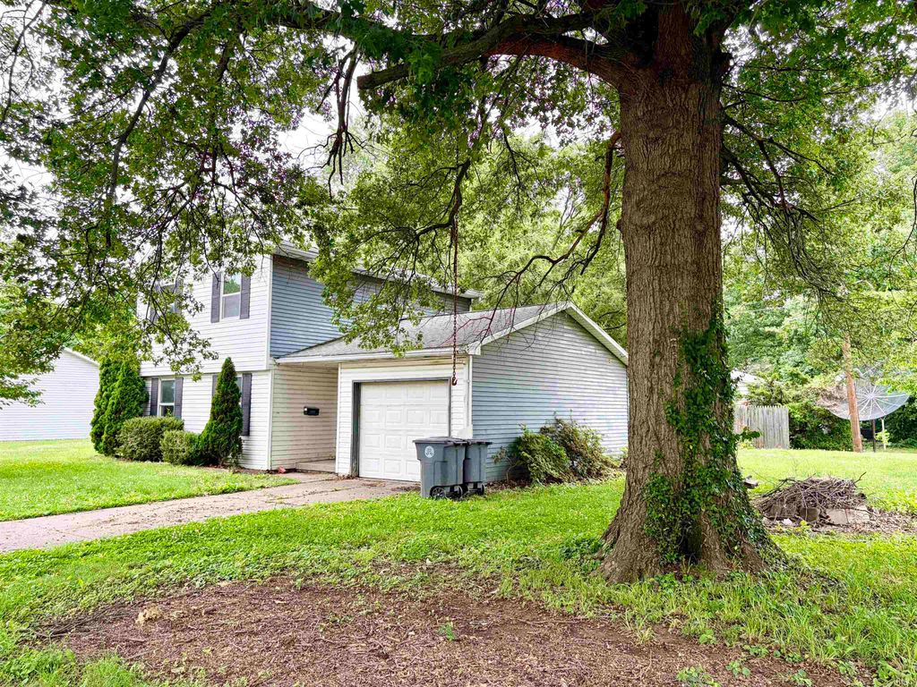 Photo of 1924 Coker Avenue, Evansville, IN 47714 (MLS # 202619676)