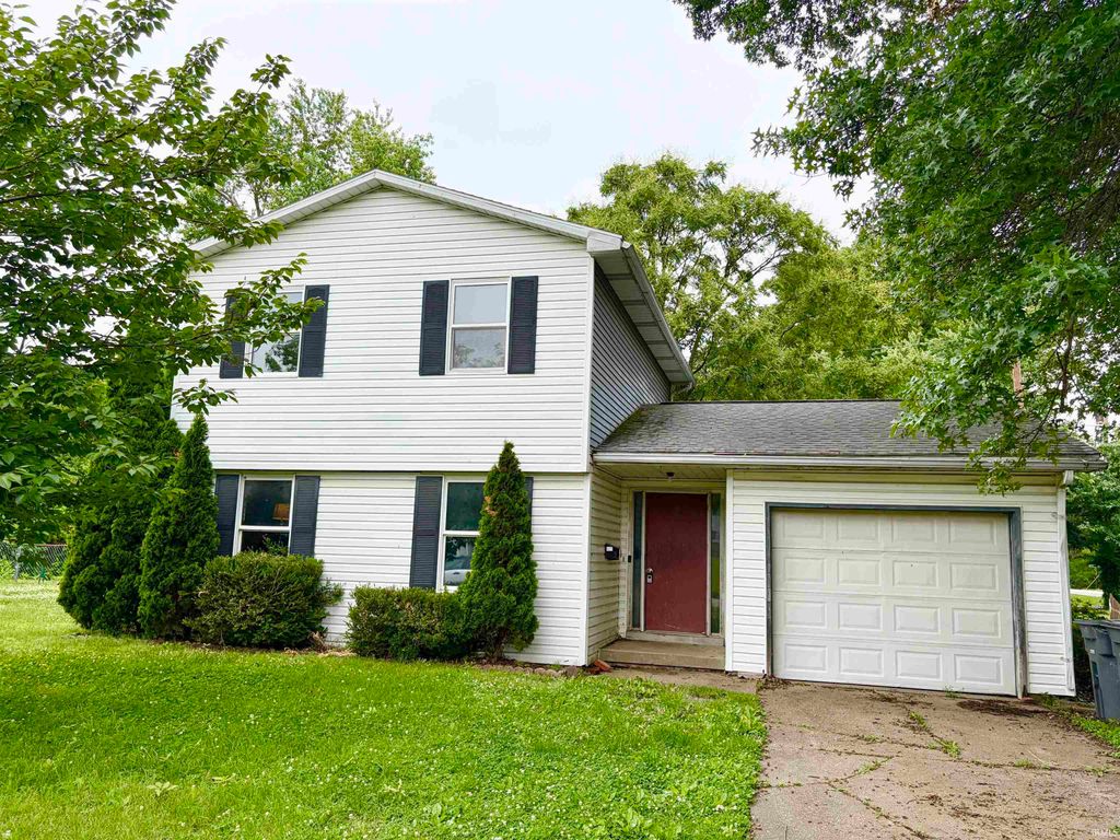 Photo of 1924 Coker Avenue, Evansville, IN 47714 (MLS # 202619676)