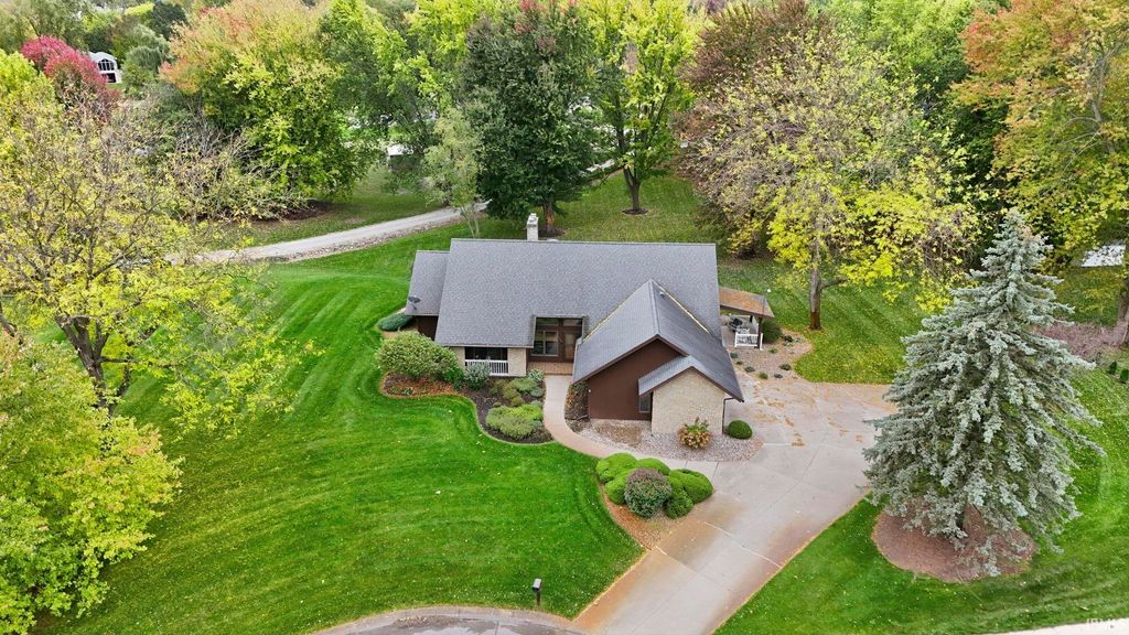 Photo of 2029 Deer Trail, Warsaw, IN 46580 (MLS # 202543106)