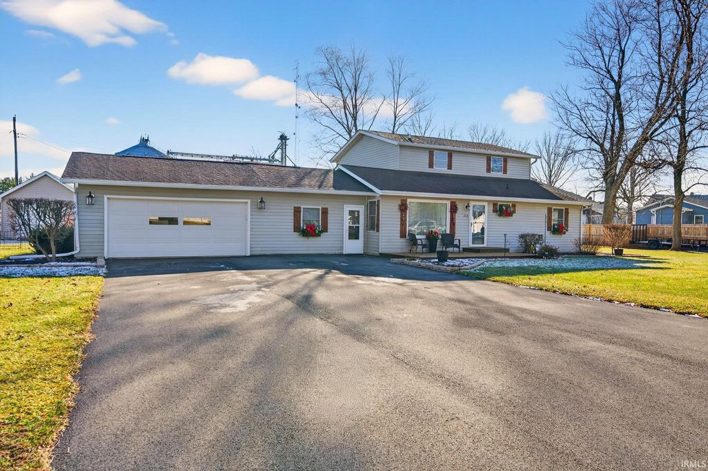 Photo of 212 E DAVIS Street, Sweetser, IN 46987 (MLS # 202601329)