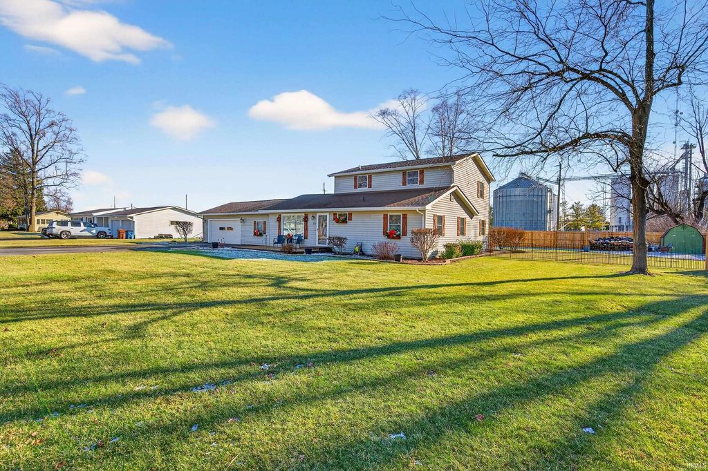 Photo of 212 E DAVIS Street, Sweetser, IN 46987 (MLS # 202601329)