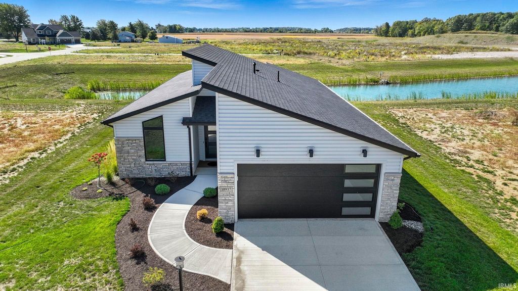 Photo of 10937 Carob Thorn Trail, Roanoke, IN 46783 (MLS # 202601544)