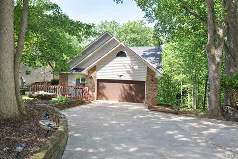 Photo of 9392 S Harbour Pointe Drive, Bloomington, IN 47401 (MLS # 202623869)