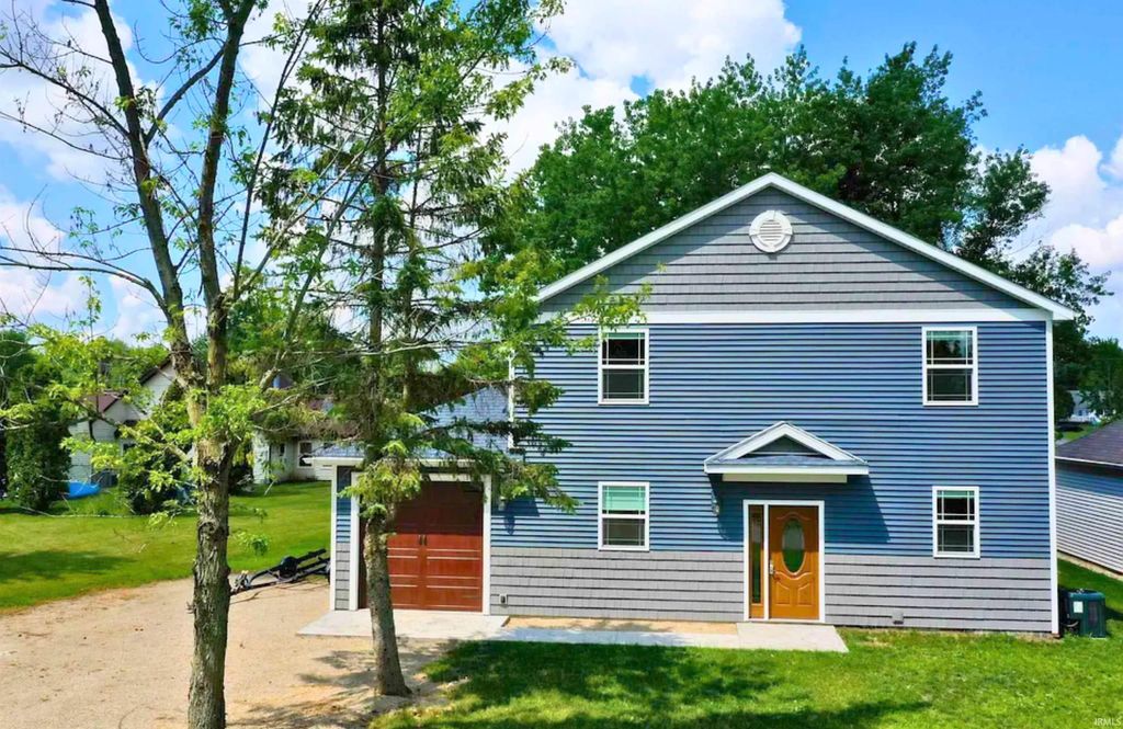 Photo of 9821 N Marine Key Drive, Syracuse, IN 46567 (MLS # 202609614)