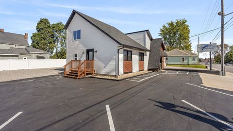 Tiny photo for 600 E Markland Avenue, Kokomo, IN 46902 (MLS # 202542849)