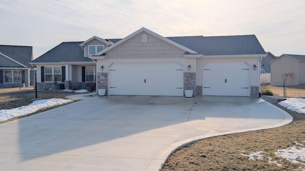 Photo of 919 Hickory Court, Decatur, IN 46733 (MLS # 202604983)