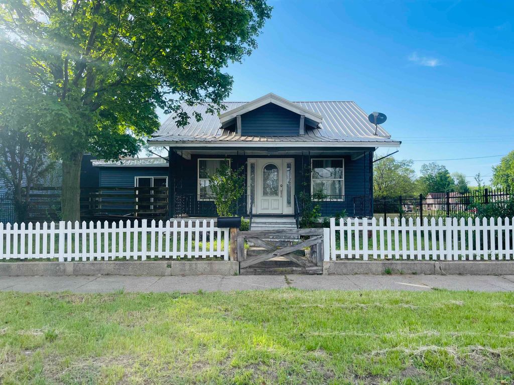 Photo of 1024 E Beardsley Avenue, Elkhart, IN 46514 (MLS # 202619775)
