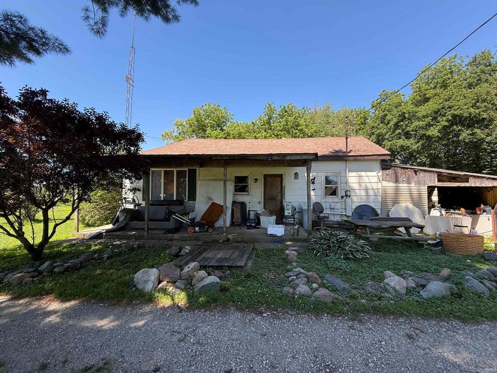 Photo of 12720 N 400 W, Macy, IN 46951 (MLS # 202624848)