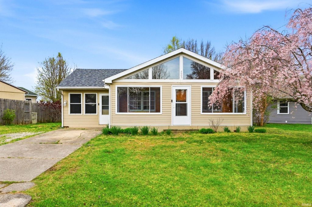 Photo of 605 N Main Street, Gaston, IN 47342 (MLS # 202612690)