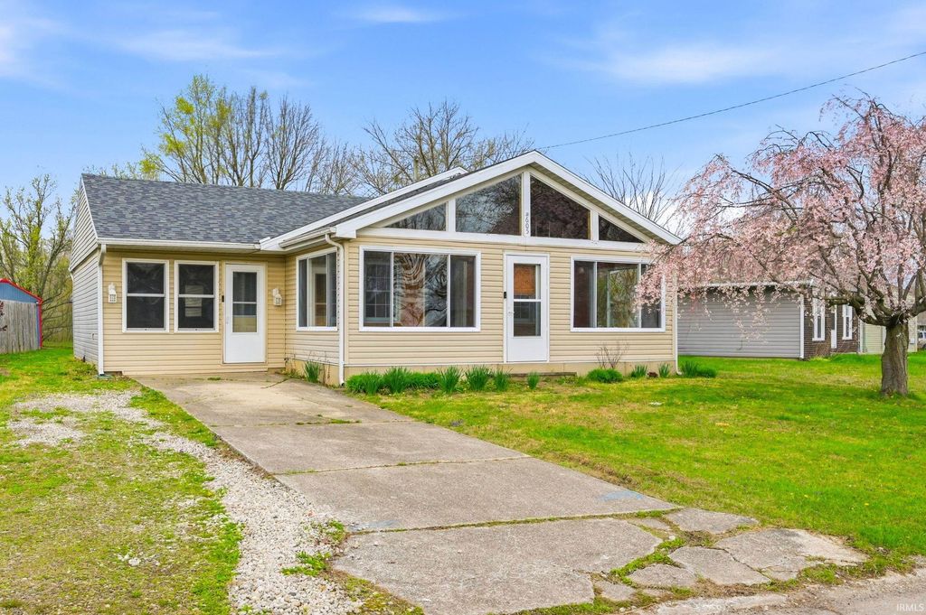 Photo of 605 N Main Street, Gaston, IN 47342 (MLS # 202612690)