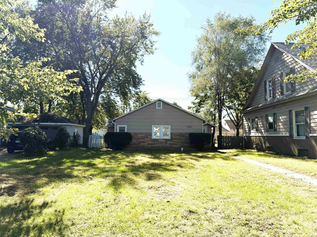 Photo of 1521 E Lincolnway Way, Mishawaka, IN 46544 (MLS # 202640356)