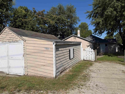 Tiny photo for 1521 E Lincolnway Way, Mishawaka, IN 46544 (MLS # 202640356)
