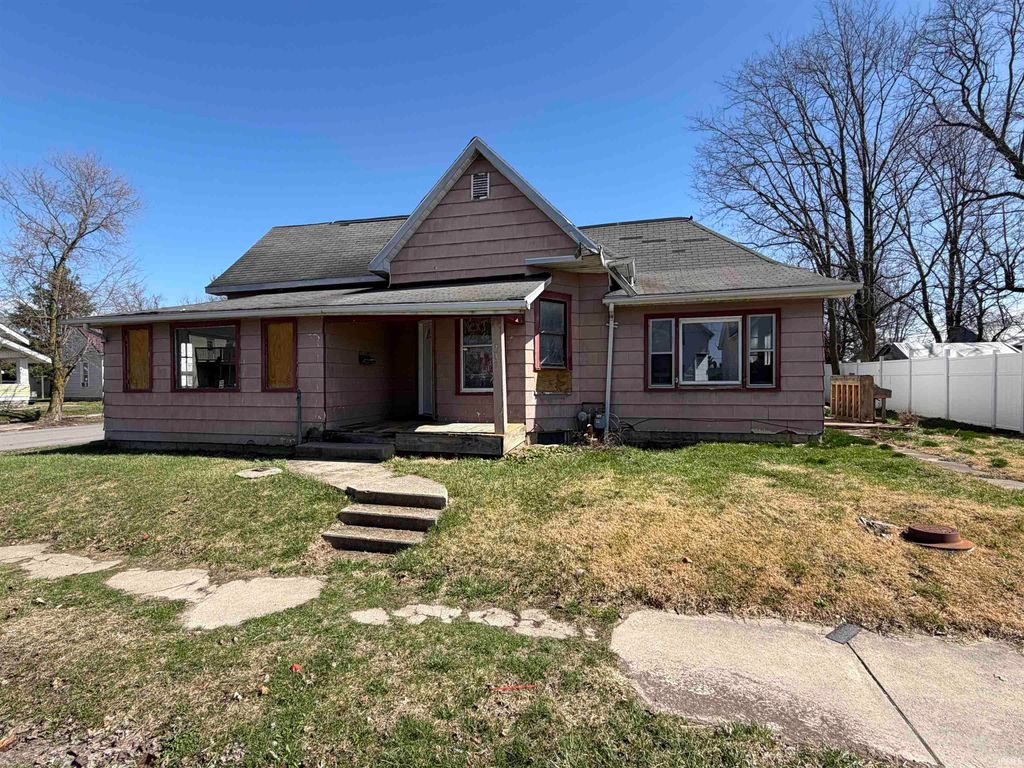 Photo of 201 S D Street, Marion, IN 46952 (MLS # 202608370)