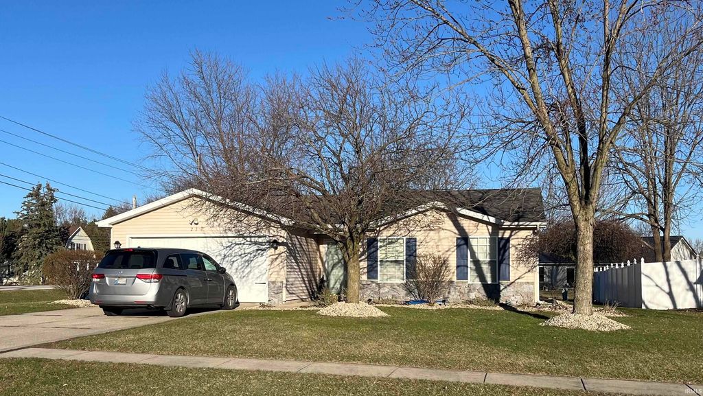 Photo of 239 Columbian Avenue, Bluffton, IN 46714 (MLS # 202607468)