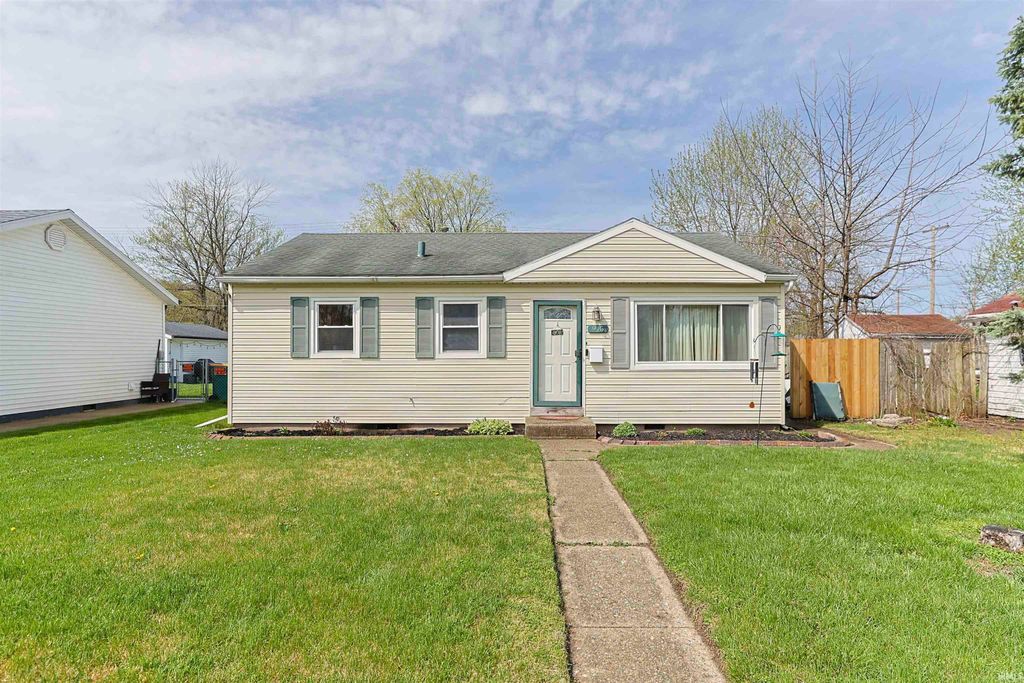 Photo of 915 S Dale Avenue, Mishawaka, IN 46544 (MLS # 202613327)