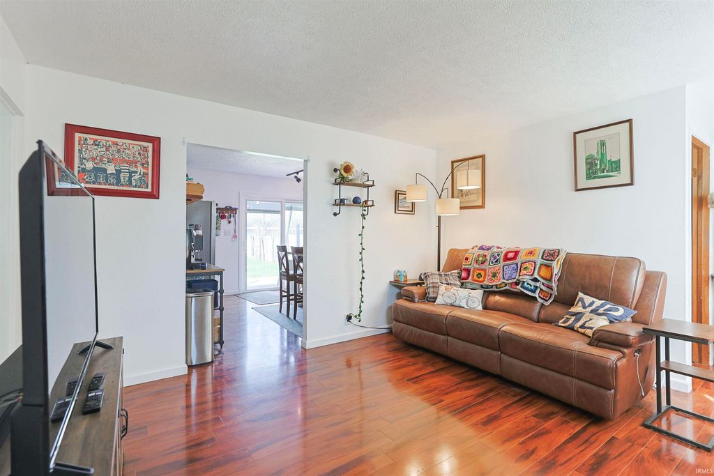 Photo of 915 S Dale Avenue, Mishawaka, IN 46544 (MLS # 202613327)