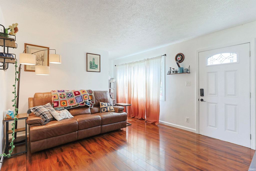 Photo of 915 S Dale Avenue, Mishawaka, IN 46544 (MLS # 202613327)